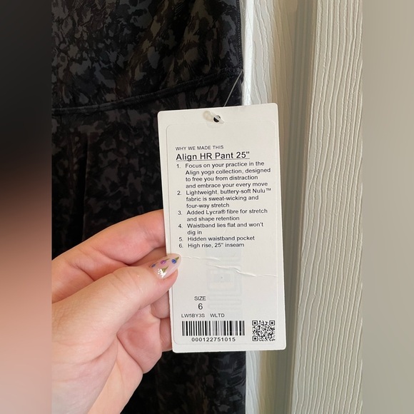 Black patterned Lululemon Align leggings - Picture 3 of 4